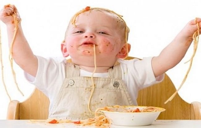 آموزش آداب غذا خوردن به کودک